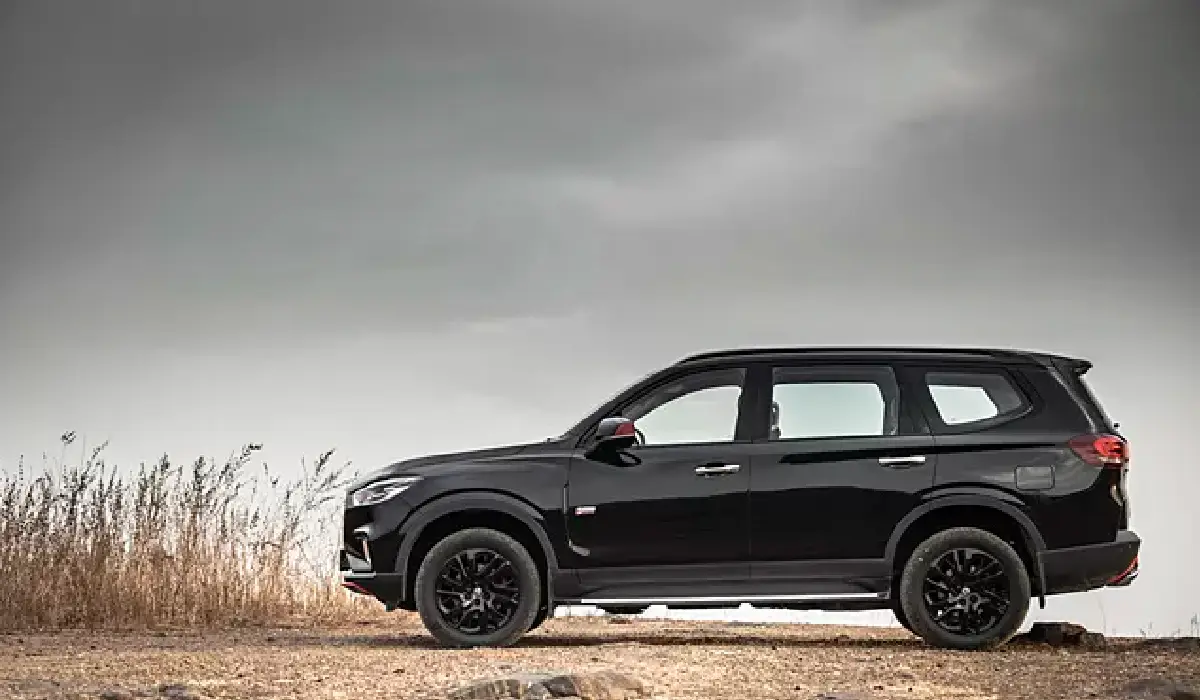 MG - Gloster Black Storm 42 - Best Car Rentals - Best Preowned Car - Exclusive Concierge Club.webp